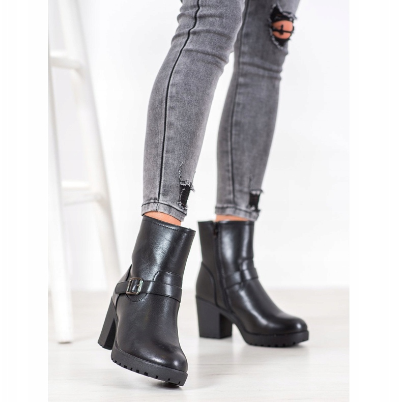 J. Star Divatos csizma a platformon fekete 1 J. Star Divatos csizma a platformon fekete 1