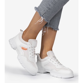 Divatos fehér sportcipő C051 2