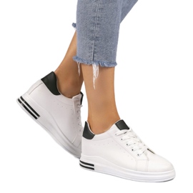 Fehér cipők az ék cipőkön 1061 fekete 1