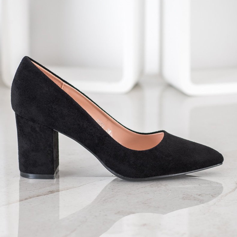 Nio Nio Fekete szivattyúk egy oszlopon 2