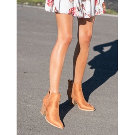 Erynn Velúr csizma vágással barna 2