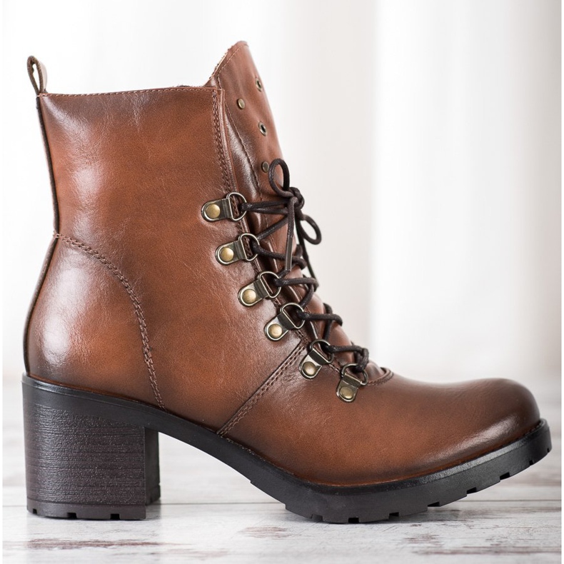 Munkavállalók a VINCEZA poszton barna 2