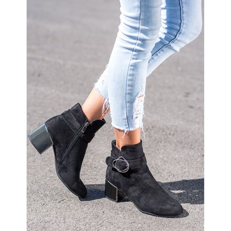 Goodin Csizma dekoratív csattal fekete 1 Goodin Csizma dekoratív csattal fekete 1