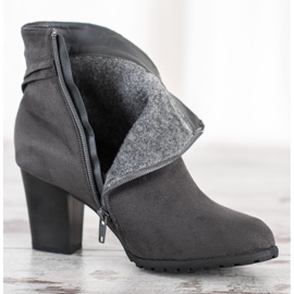 Goodin Szürke csizma dekoratív övvel 1