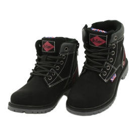 A gyermekek csapdái egy fekete Lee Cooper cipzárral kötöttek 2