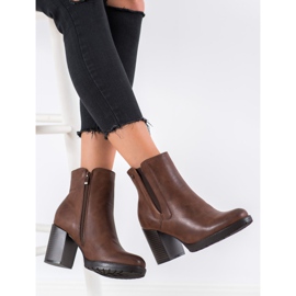 Weide Kényelmes csizma egy oszlopon barna 2
