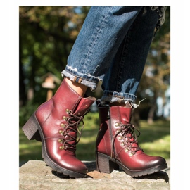 Munkavállalók a VINCEZA poszton piros 1