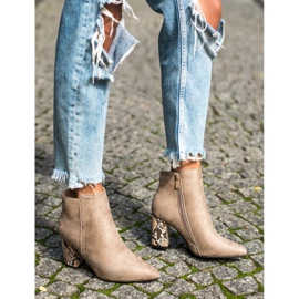 Csizma VINCEZA kígyó motívummal bézs 1