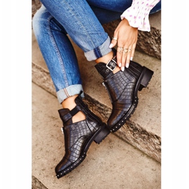 Fekete női csizma kivágással Black Hampton 1 Fekete női csizma kivágással Black Hampton 1