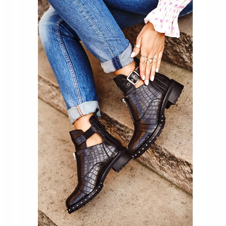 Fekete női csizma kivágással Black Hampton 1