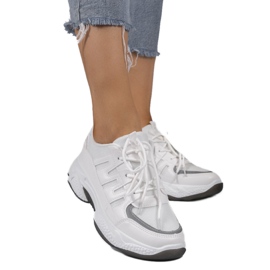 Divatos fehér sportcipő BH-001 1