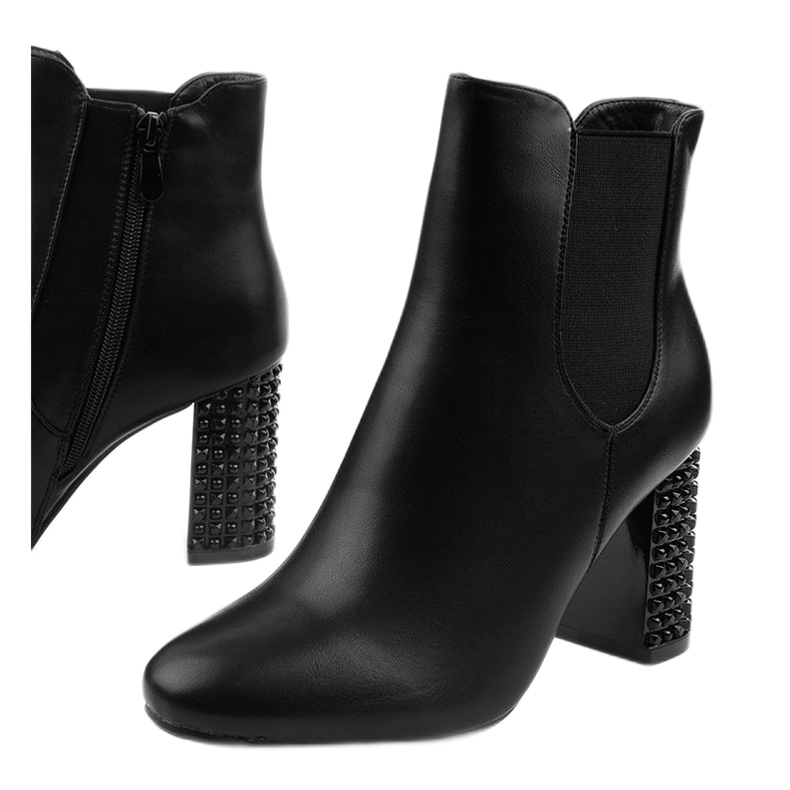 Fekete bokacsizma a Chardonnay oszlopon 1