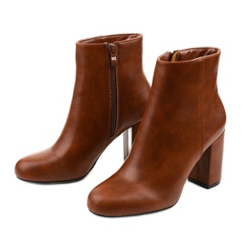 Barna csizma Gawler ökobőrből készült oszlopon 2