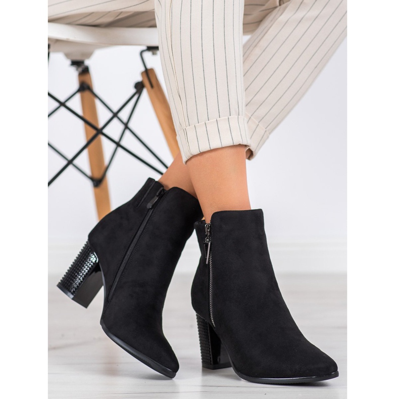 Velúr csizma cipzárral VINCEZA fekete 1