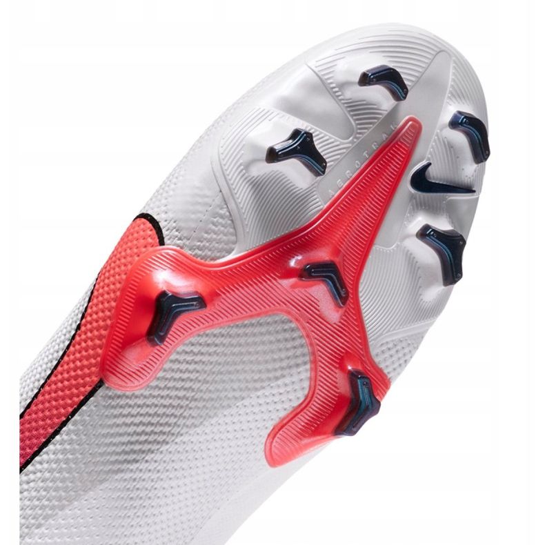 Nike Superfly 7 Pro Fg M AT5382-163 futballcipő sokszínű fehér 1