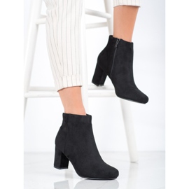 Laura Mode Klasszikus csizma egy poszton fekete 2