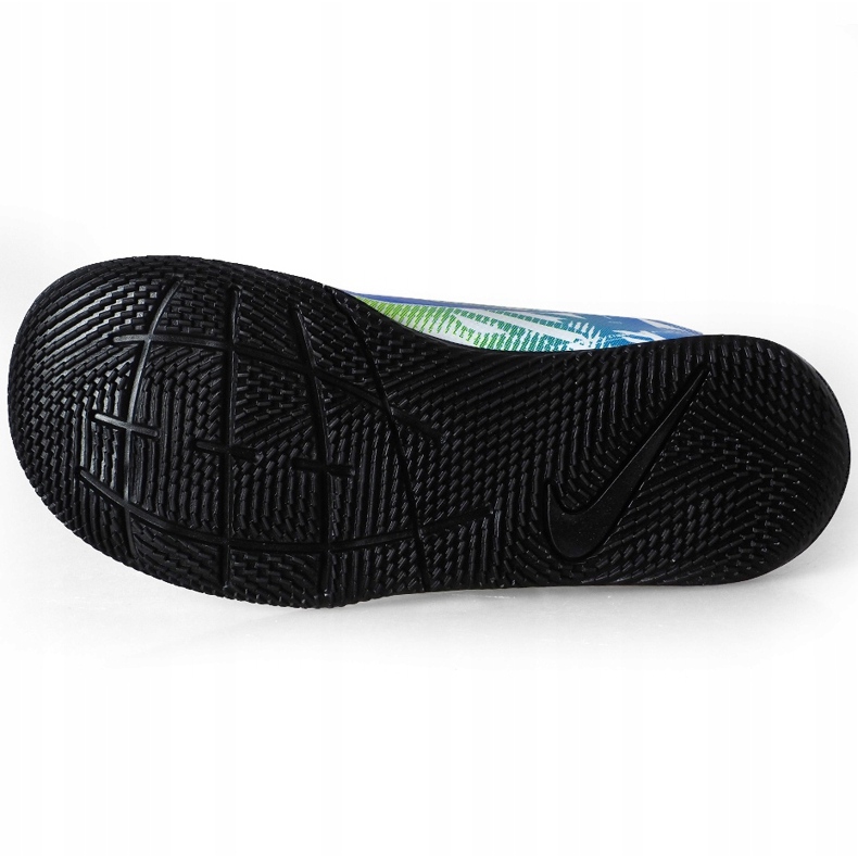Nike Mercurial Vapor 13 Club Njr Ic PS (V) Junior AT8171 104 futballcipő fekete fehér 1