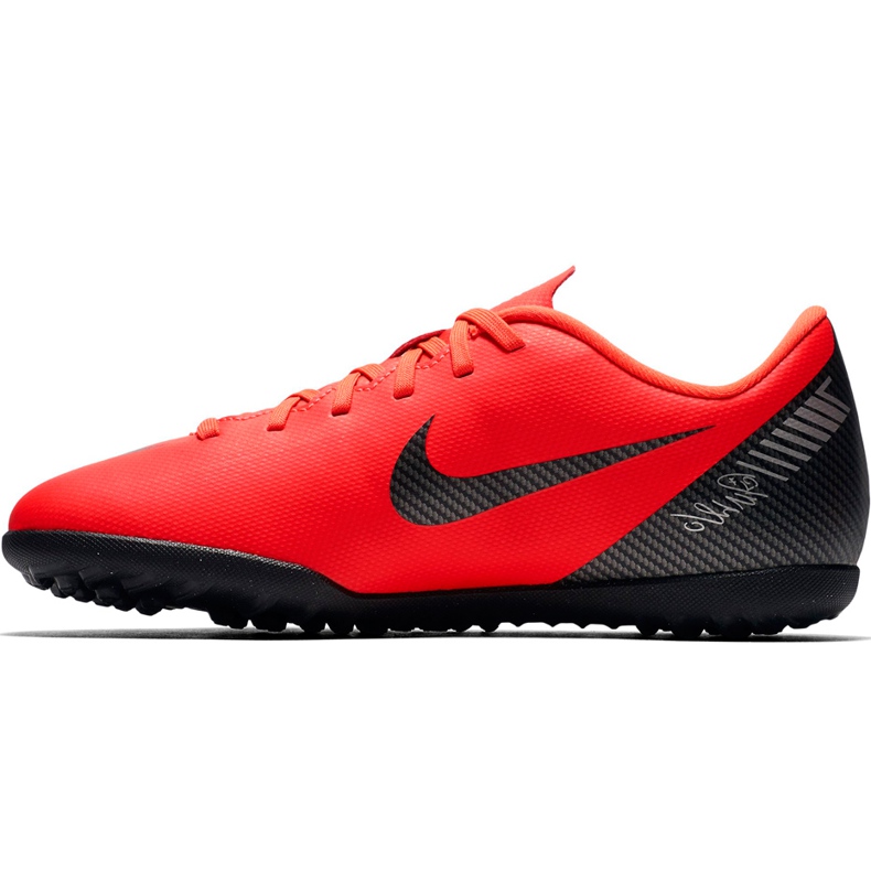 Nike Mercurial Vapor X 12 Club Gs CR7 Tf Jr AJ3106 600 futballcipő sokszínű piros 1 Nike Mercurial Vapor X 12 Club Gs CR7 Tf Jr AJ3106 600 futballcipő sokszínű piros 1