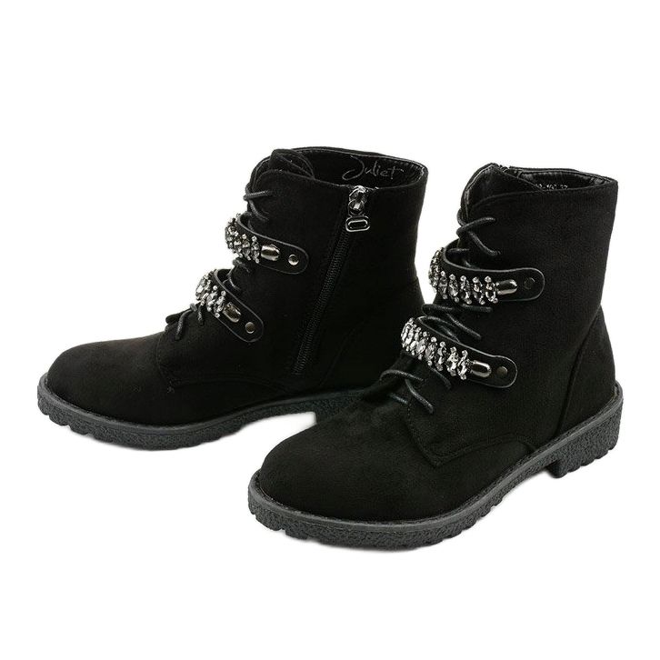 Fekete csizma dekoratív Ginoraya csíkokkal 2