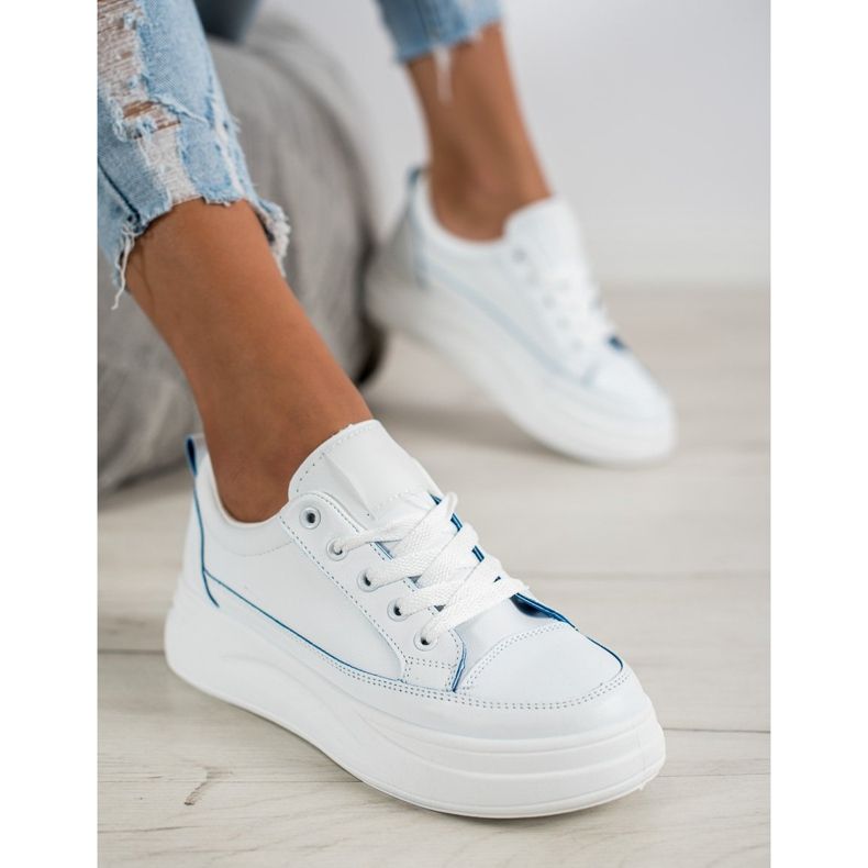 SHELOVET Sportcipő a platformon fehér 1