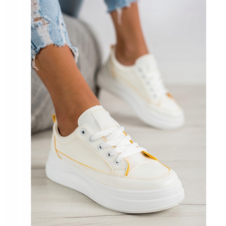 SHELOVET Sportcipő a platformon fehér 1