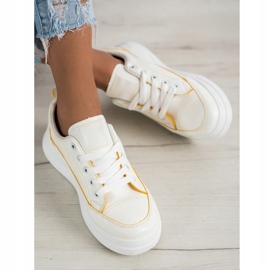 SHELOVET Sportcipő a platformon fehér 2