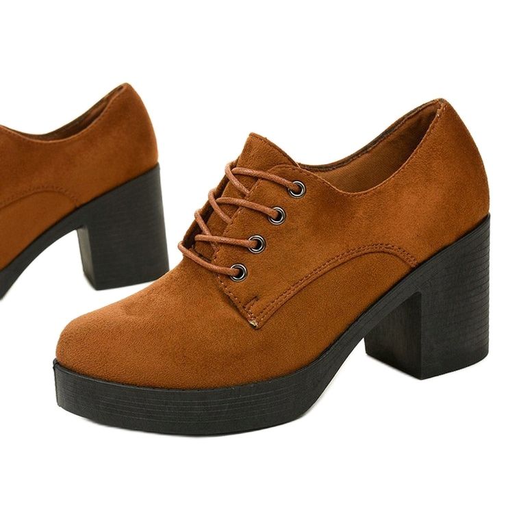 Tevecsizma fűzve a Thelvyn blokkon barna 1 Tevecsizma fűzve a Thelvyn blokkon barna 1