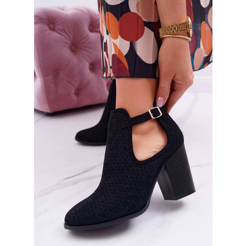 Bellucci Női csizma sarkú áttört kivágásokkal Black GoodDay fekete 1