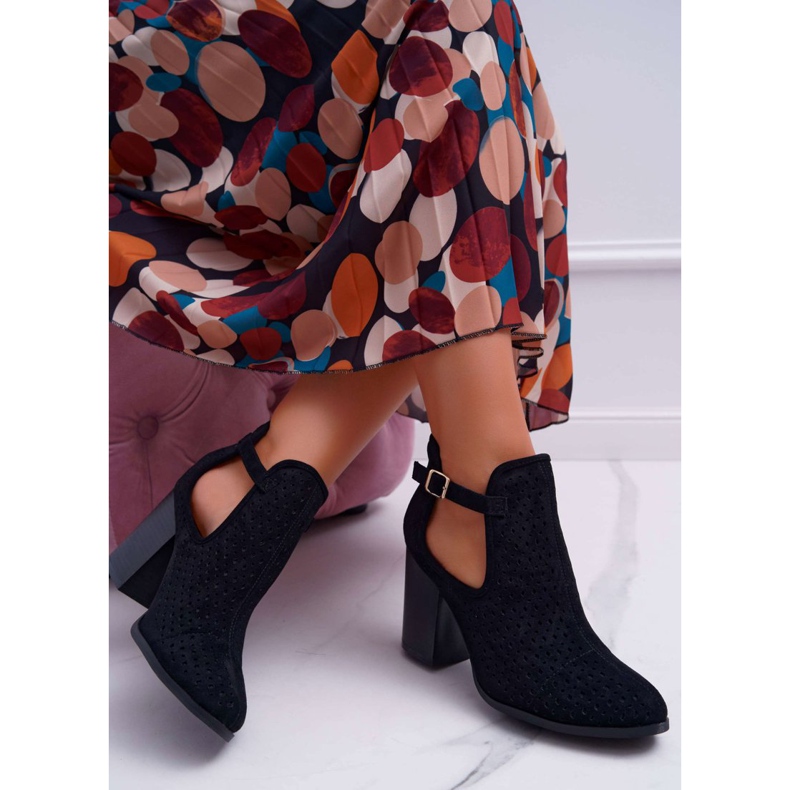 Bellucci Női csizma sarkú áttört kivágásokkal Black GoodDay fekete 2