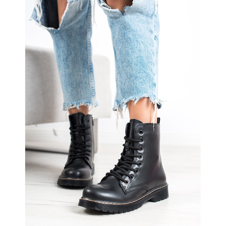 Small Swan Fekete csizmák 2