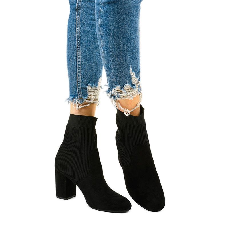 Női fekete csizma Uhrrelle zoknival 1