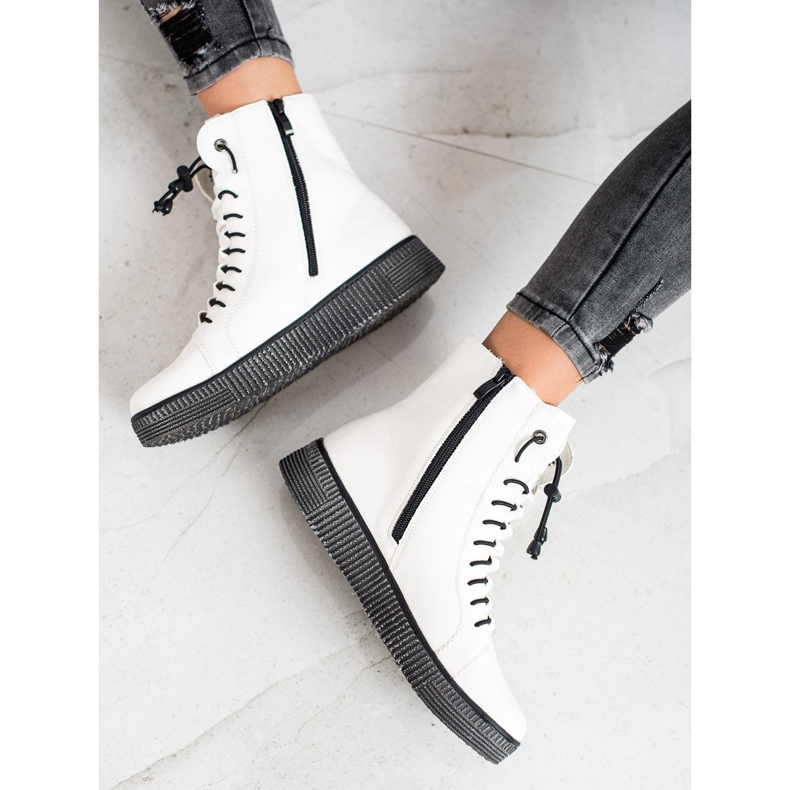 SHELOVET Fehér munkások a platformon 1