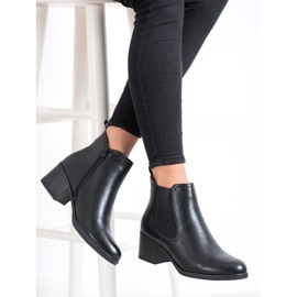 J. Star Csizma Alacsony Postán fekete 1