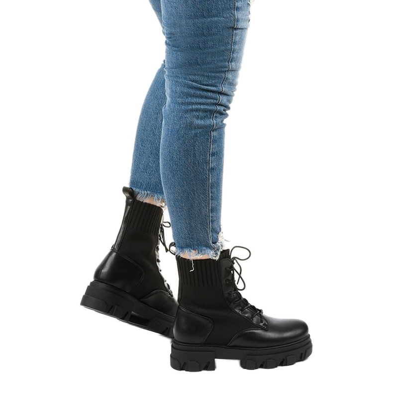 Fekete túracipő a Meadowcrest platformon 1