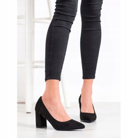 Renda Fekete szivattyúk egy oszlopon 2