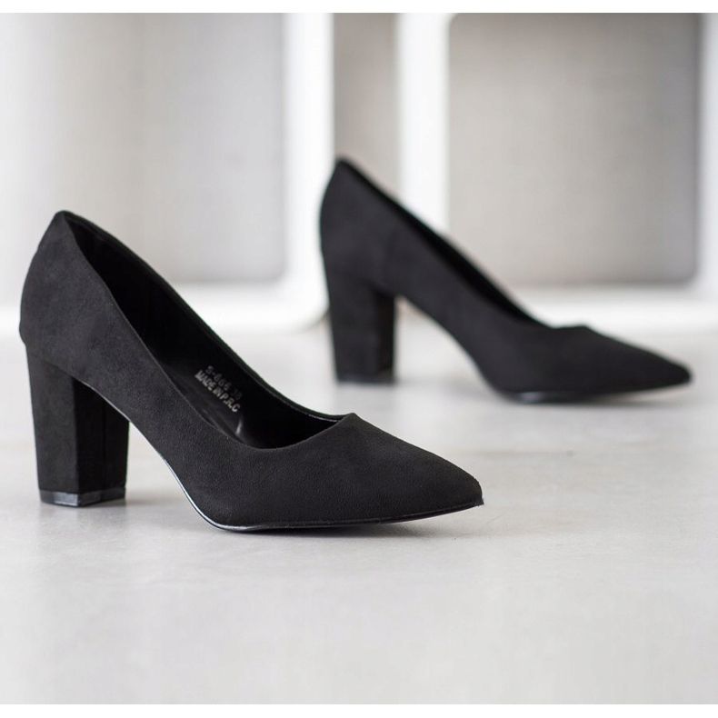 Renda Fekete szivattyúk egy oszlopon 1