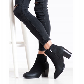 J. Star Kényelmes csizma egy oszlopon fekete 2