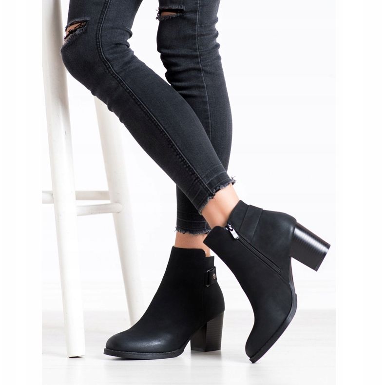 J. Star Kényelmes csizma egy oszlopon fekete 2