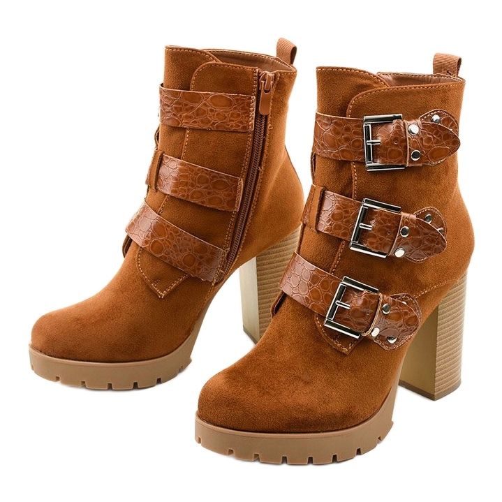 Barna velúr bokacsizma a Lilybank oszlopon 2