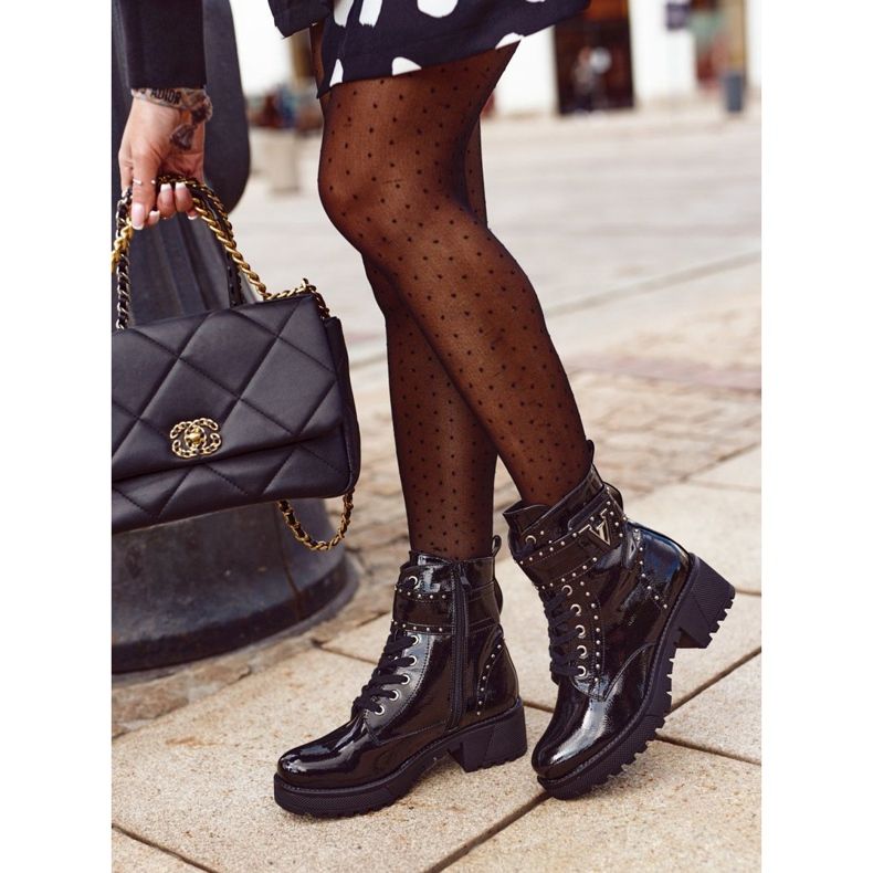 Fekete lakkozott Valeria női munkáscsizma 2