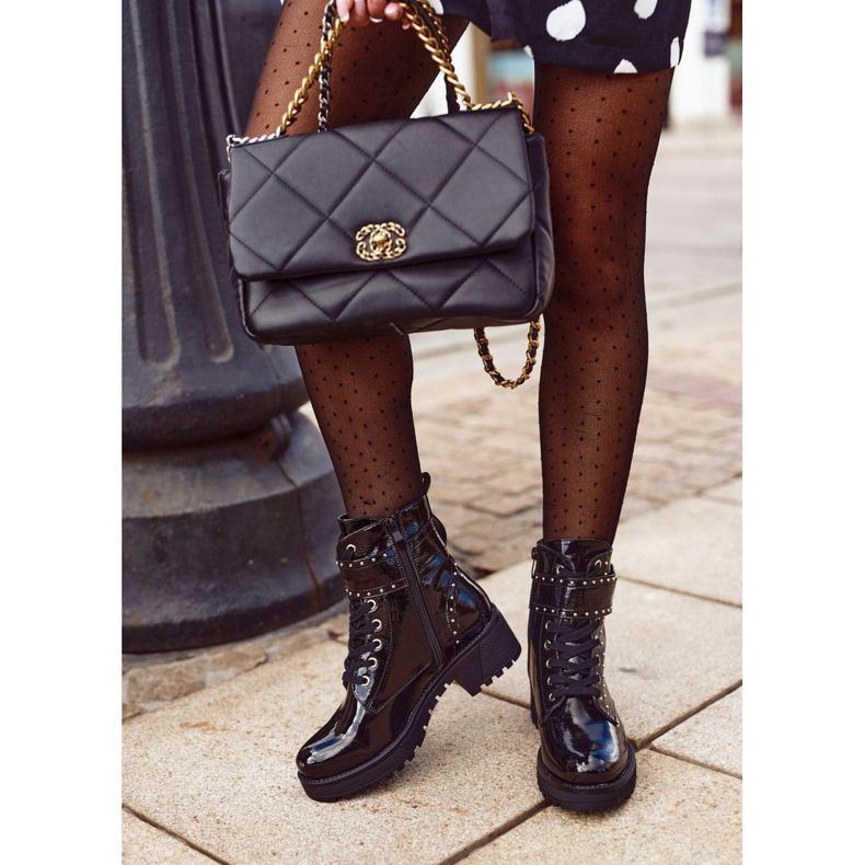 Fekete lakkozott Valeria női munkáscsizma 1