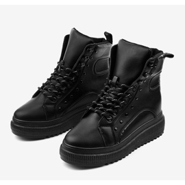 Fekete sportcsizma az Aethireisis platformon 2