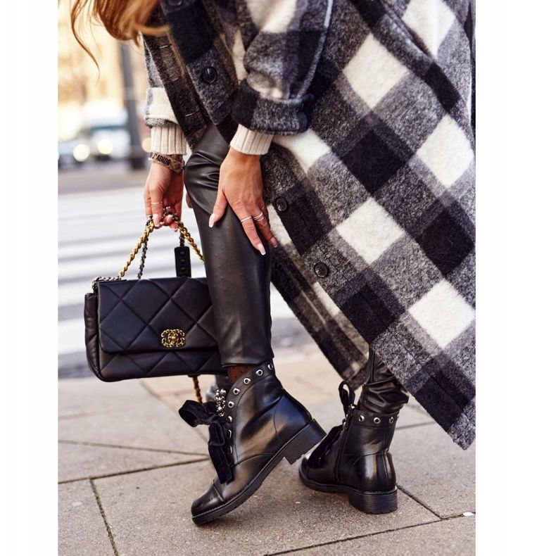 MSMG Női csizma fém gyöngyökkel meleg Perla szalaggal fekete 2 MSMG Női csizma fém gyöngyökkel meleg Perla szalaggal fekete 2