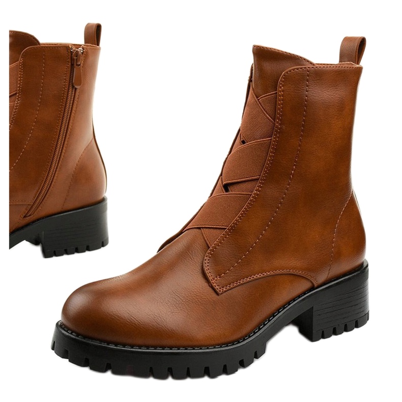 Barna csizma a szigetelt Chanhett oszlopán 1