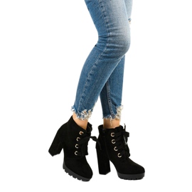 Fekete bokacsizma Athlis öko-velúrból 1