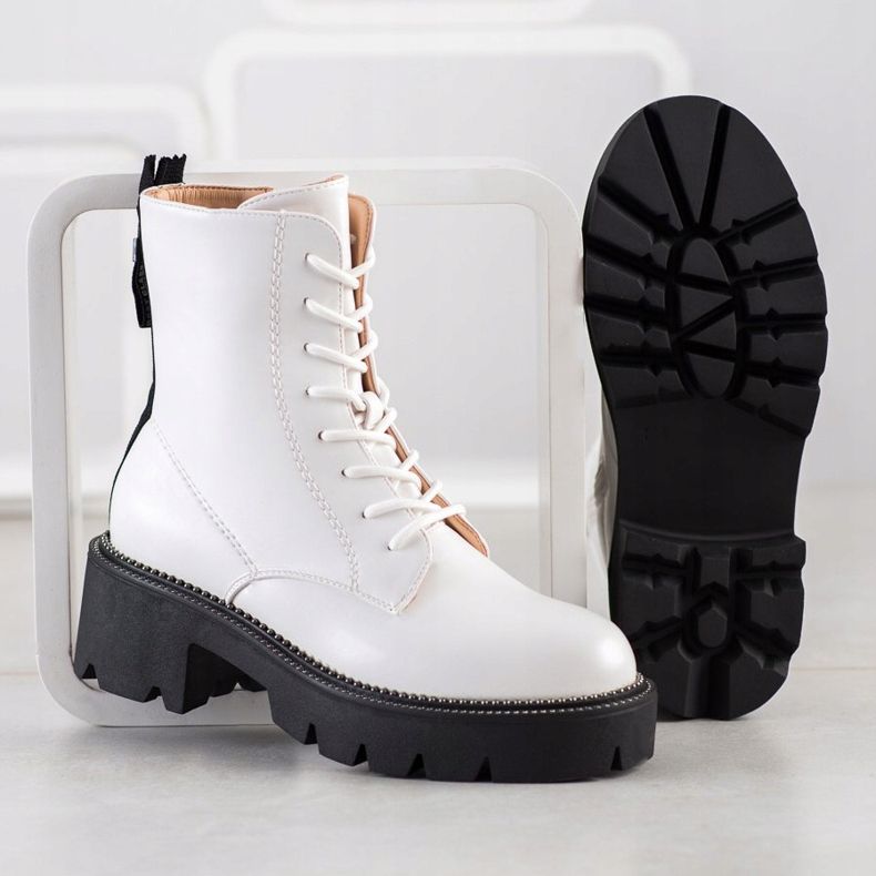 Seastar Fehér trapperek a platformon fekete 1