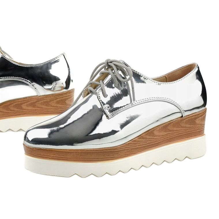 Felcsúsztatható ezüst cipő GF-FD9 csapokkal 1