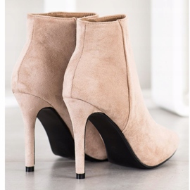 Small Swan Stílusos csizma magas sarkon bézs 1