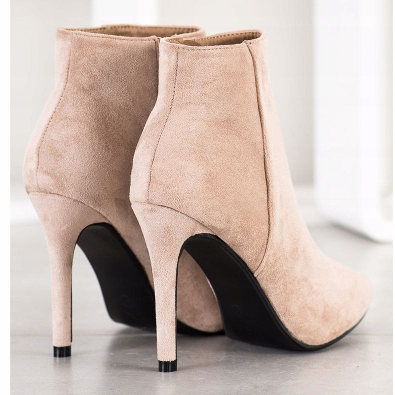 Small Swan Stílusos csizma magas sarkon bézs 1