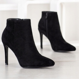 Small Swan Stílusos csizma magas sarkon fekete 1